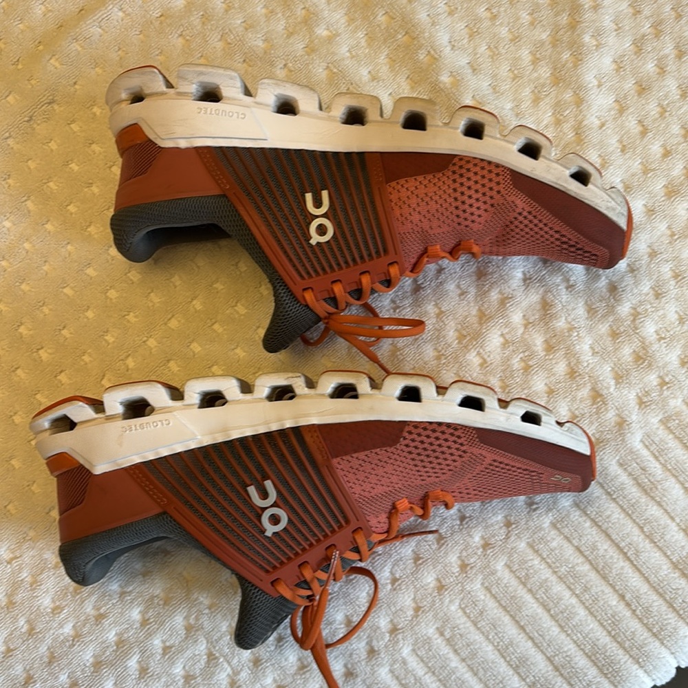 On Running men’s size 10, athletic shoes - Picture 3 of 7